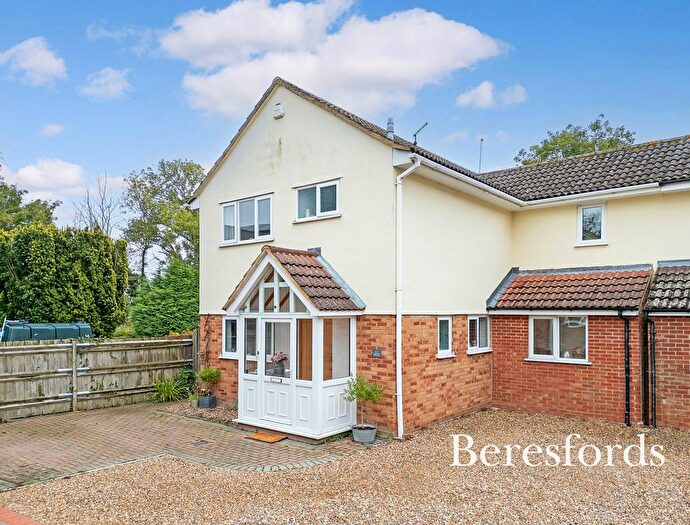 4 Bedroom Link Detached House For Sale In Leaden Close, Leaden Roding, CM6