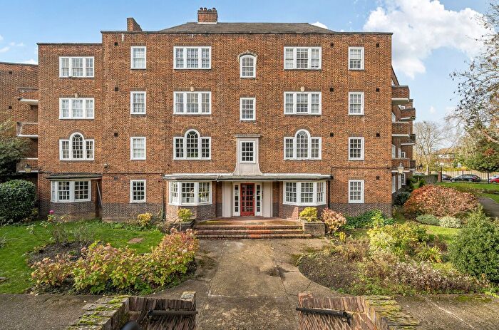 2 Bedroom Flat For Sale In Park Road, Beckenham, BR3