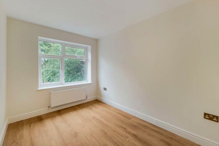 Studio To Rent In Byron Road, Wealdstone, Harrow, HA3