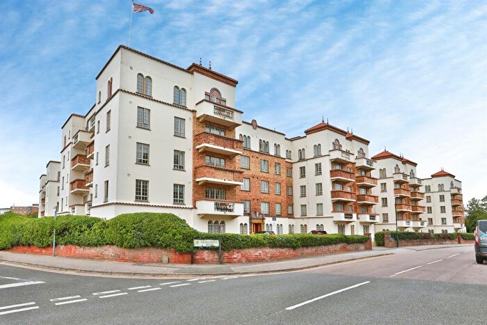 2 Bedroom Flat For Sale In Sea Road, Boscombe, Bournemouth, BH5
