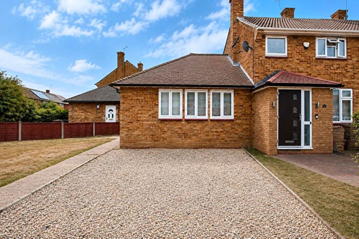 1 Bedroom Bungalow For Sale In Buckingham Road, Borehamwood, WD6