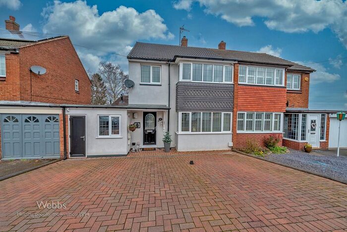 3 Bedroom Semi-Detached House For Sale In Simmonds Road, Bloxwich, Walsall, WS3