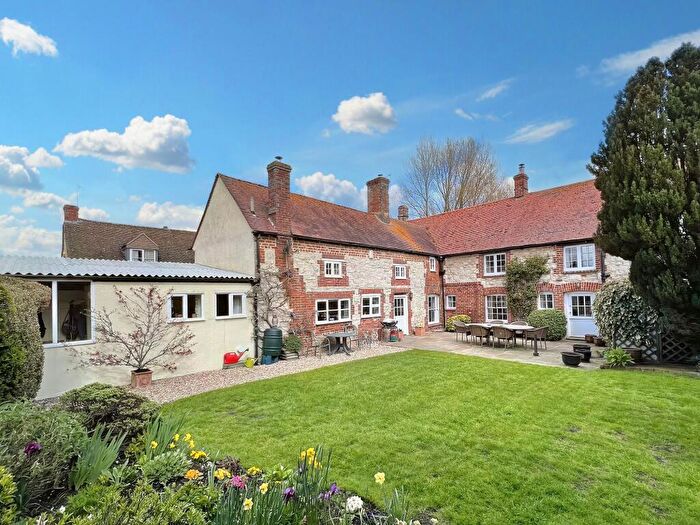 5 Bedroom House For Sale In High Street, Uffington, SN7