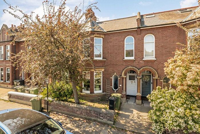 3 Bedroom Maisonette To Rent In Telferscot Road, Balham, SW12