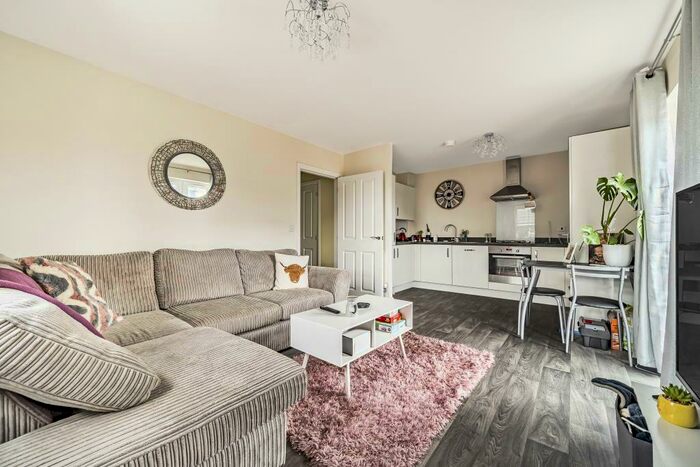 2 Bedroom Flat For Sale In Teasel Street, Aylesbury, HP22