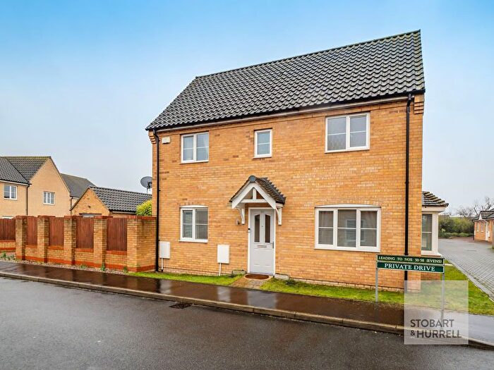 3 Bedroom Semi Detached House For Sale In Maurecourt Drive, Brundall. Norfolk, NR13