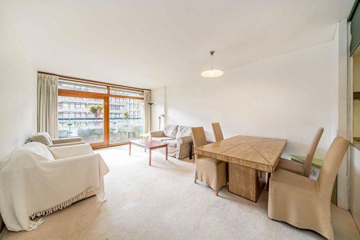 2 Bedroom Flat For Sale In Defoe House, Barbican, EC2Y