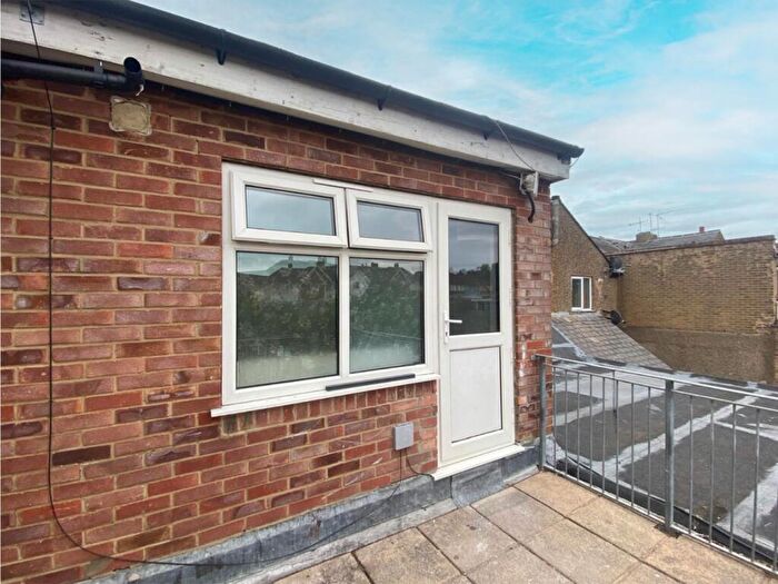 2 Bedroom Apartment To Rent In Rochester Road, Gravesend, Kent, DA12