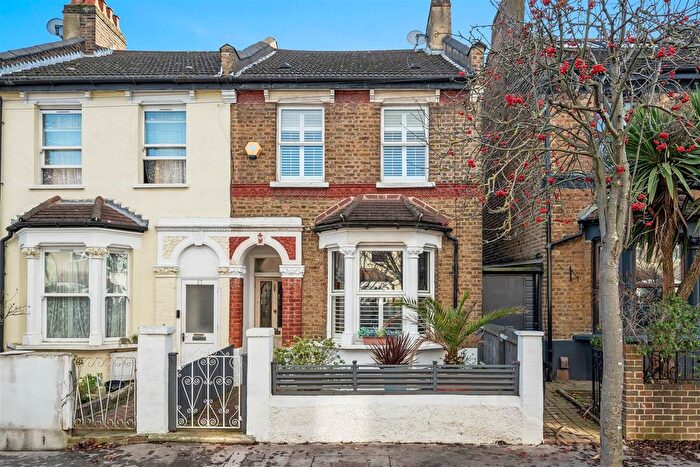 2 Bedroom End Terrace House For Sale In Watcombe Road, London, SE25