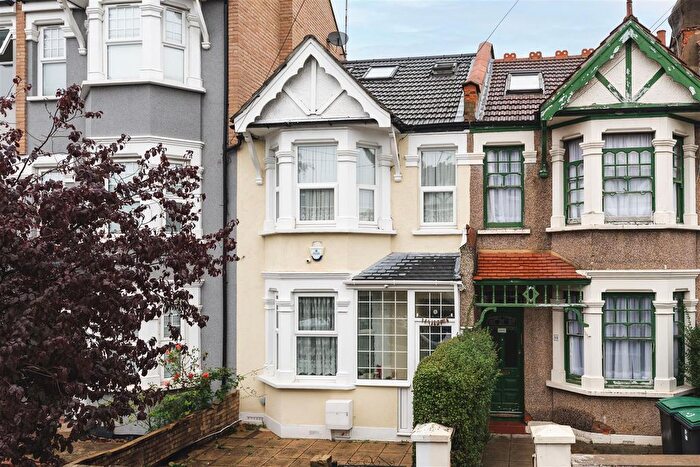 5 Bedroom Property For Sale In Lealand Road, London, N15