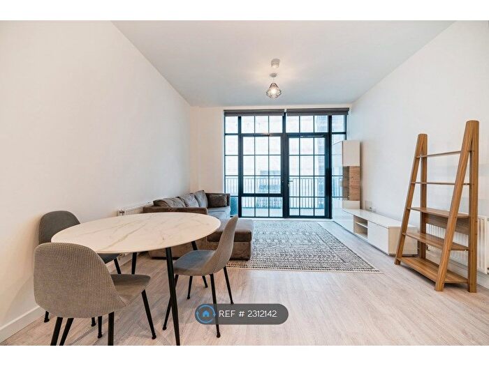 2 Bedroom Flat To Rent In Maya House, Hayes, UB3