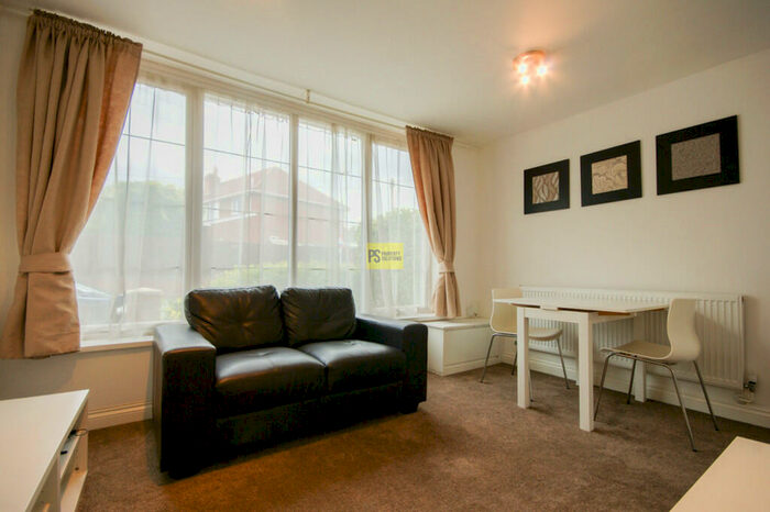 2 Bedroom Terraced Bungalow To Rent In St. Stephens Road - Ensuite Student Property, B29