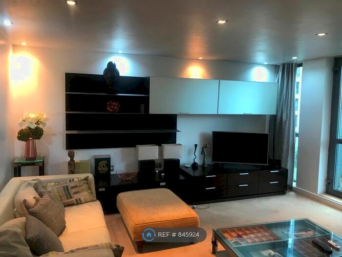 2 Bedroom Flat To Rent In Centenary Plaza, Birmingham, B1