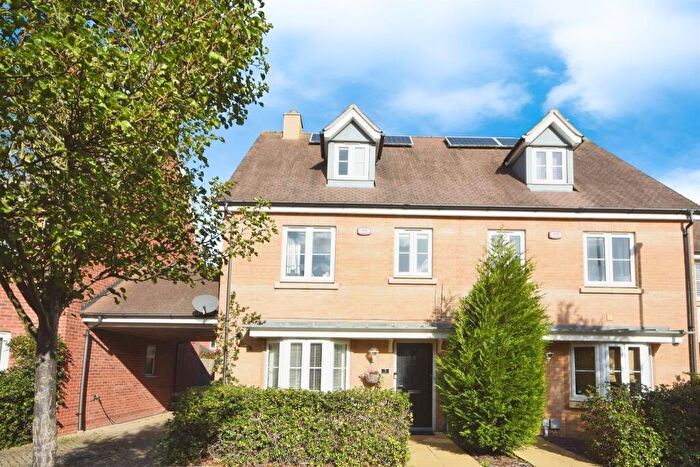 4 Bedroom Semi Detached House For Sale In Emberson Croft, Chelmsford, CM1