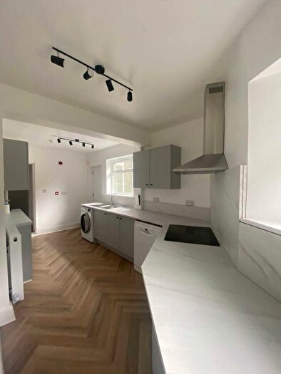 6 Bedroom Terraced House To Rent In Landcross Road, Fallowfield, M14