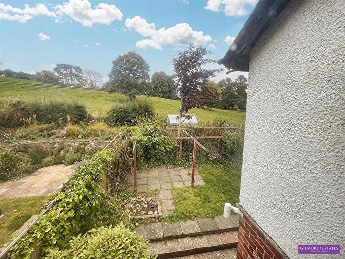 3 Bedroom Semi-Detached House For Sale In Wylam, NE41