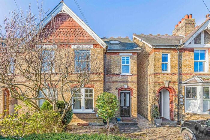 3 Bedroom Semi Detached House For Sale In Duncombe Road, Bengeo, SG14