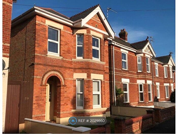 6 Bedroom Detached House To Rent In Hankinson Road, Bournemouth, BH9