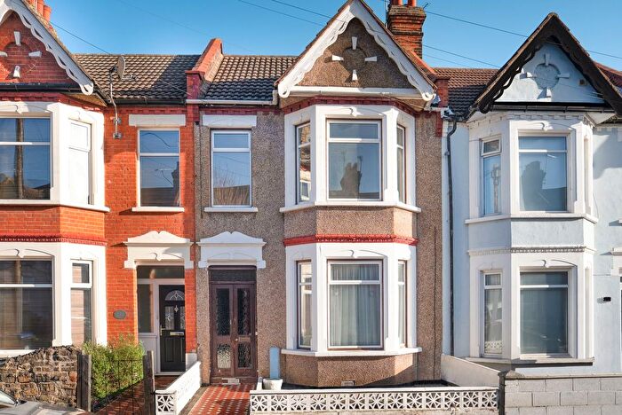 3 Bedroom Terraced House For Sale In Beaufort Street, Southend-On-Sea, SS2