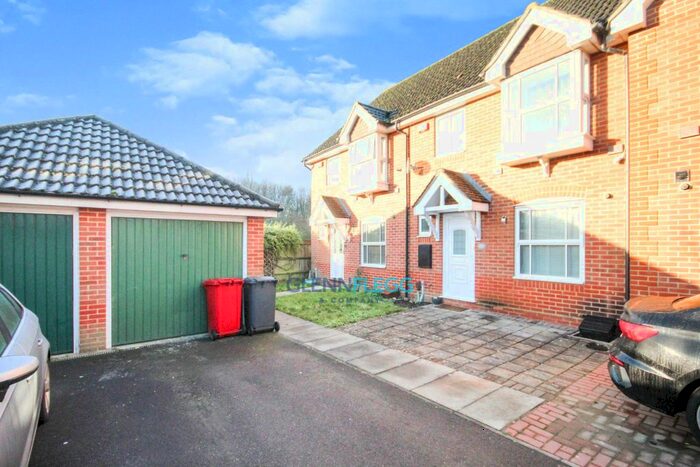 3 Bedroom Property To Rent In Moundsfield Way, Cippenham, Slough SL1