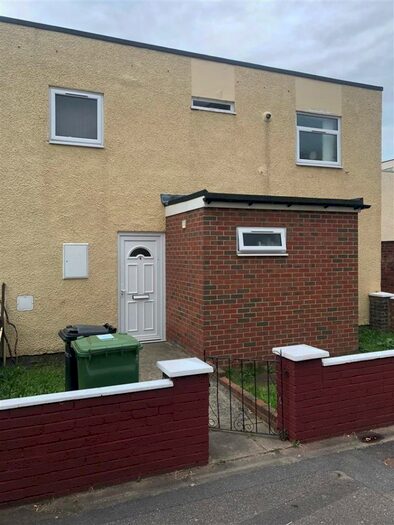 3 Bedroom House To Rent In Linklater Path, Portsmouth, PO1