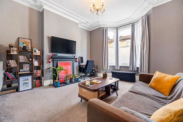 1 Bedroom Flat For Sale In Rattray Road, SW2