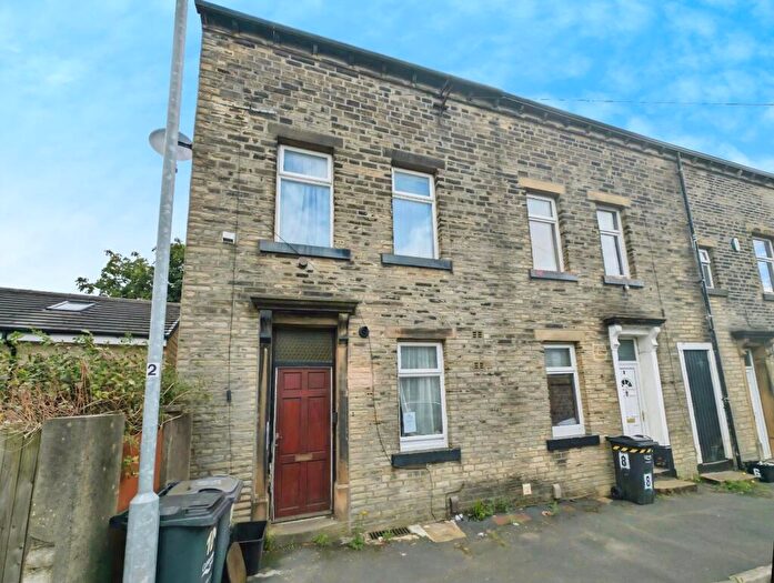 4 Bedroom End Of Terrace House For Sale In Thornton Terrace, Halifax, West Yorkshire, HX1