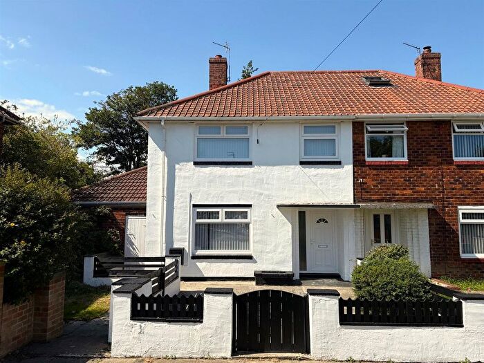 4 Bedroom Semi-Detached House For Sale In Sunningdale Road, Middlesbrough, TS4