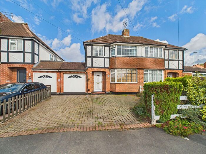 3 Bedroom Semi-detached House For Sale In Uplands Road, Oadby, LE2