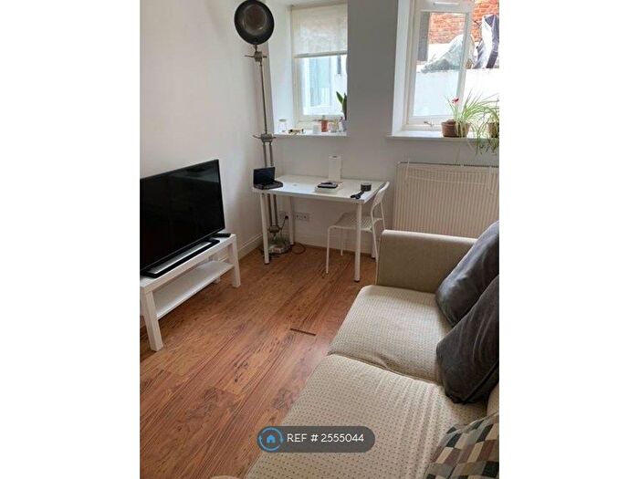 1 Bedroom Flat To Rent In Lyham Road, London, SW2