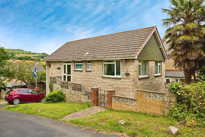 3 Bedroom Detached Bungalow For Sale In Avenue Road, Wroxall, Ventnor, PO38