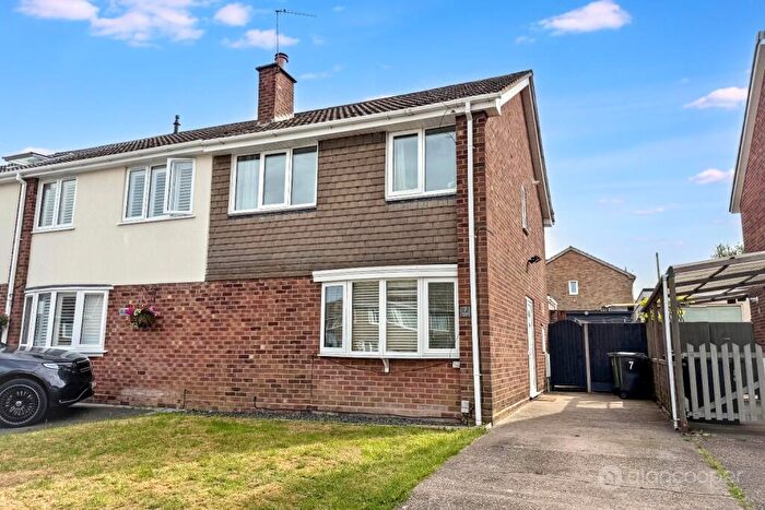 3 Bedroom Semi Detached House For Sale In Lingwood Drive, Stockingford, Nuneaton, CV10