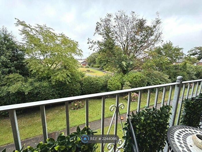2 Bedroom Flat To Rent In Park View Court, Blackpool, FY4