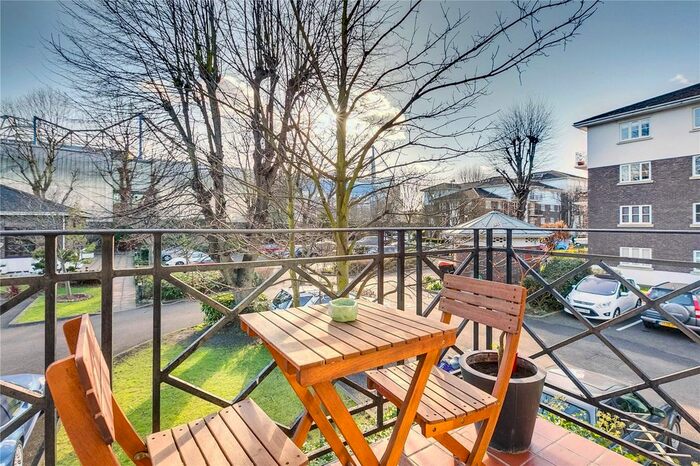 1 Bedroom Flat To Rent In Brompton Park Crescent, Fulham, London, SW6