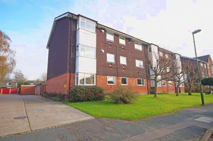 1 Bedroom Flat To Rent In Wimblehurst Road, Horsham, RH12