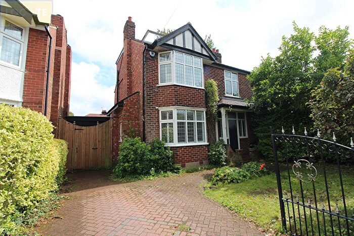 4 Bedroom Semi-Detached House For Sale In Moorlands Avenue, Davyhulme, M41