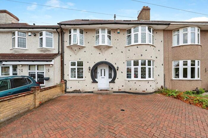 6 Bedroom Semi-Detached House For Sale In Norfolk Gardens, Bexleyheath, DA7