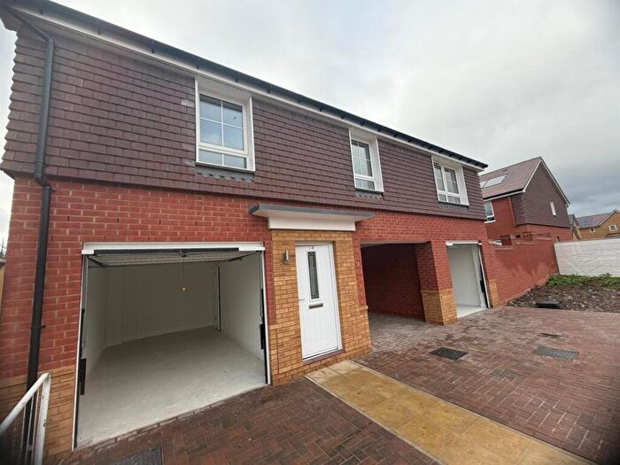 2 Bedroom Apartment To Rent In King Gardens, Leigh Road, Wimborne, BH21