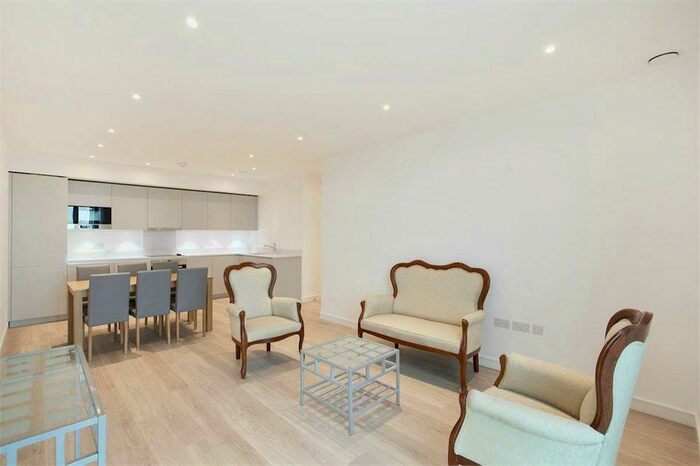 3 Bedroom Apartment To Rent In Pinnacle Apartments, Saffron Central Square, Croydon, CR0