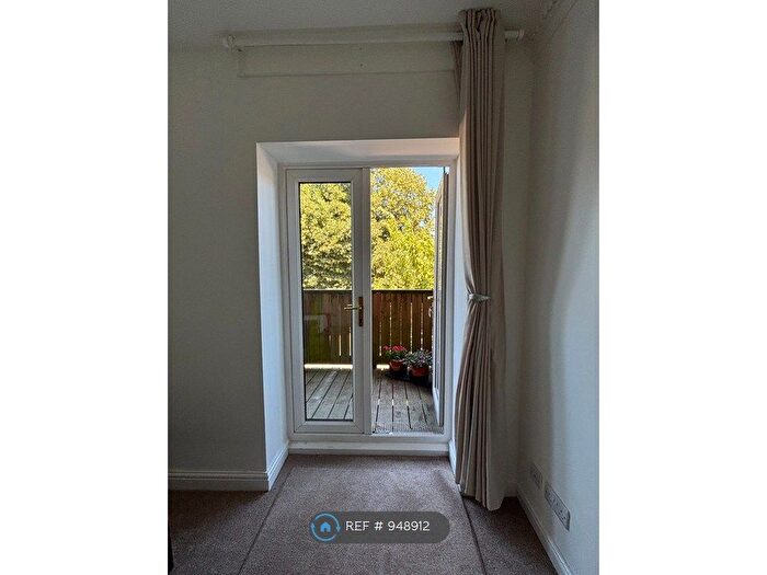 2 Bedroom Flat To Rent In Leen Court, Nottingham, NG7