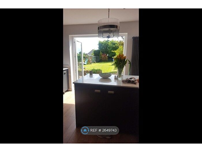 3 Bedroom Detached House To Rent In Chipstead Way, Banstead, SM7