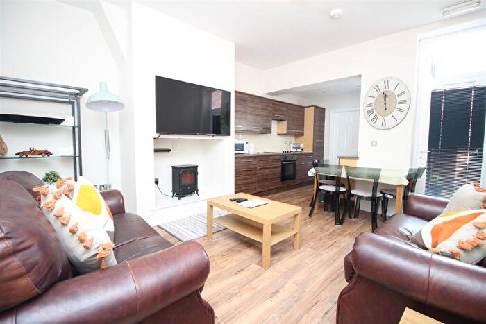 3 Bedroom Flat To Rent In Glenthorn Road, Jesmond, Newcastle Upon Tyne, NE2