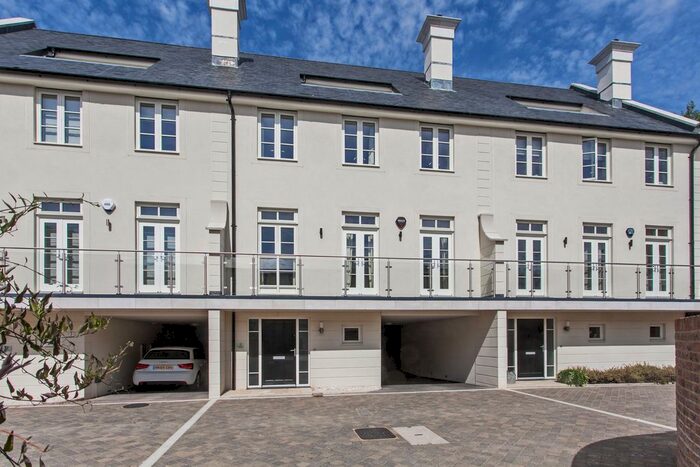 4 Bedroom Town House To Rent In St. James Mews, Winchester, SO23
