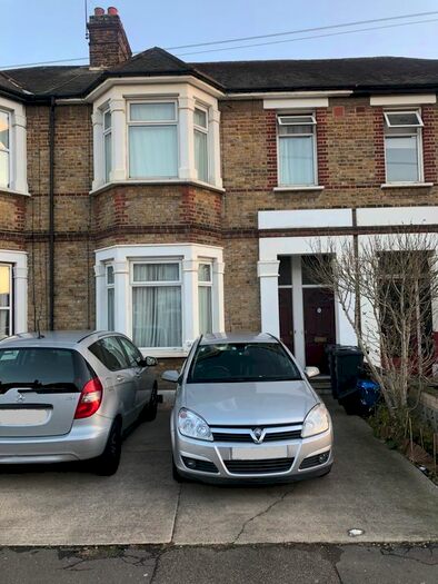 2 Bedroom Flat To Rent In Coventry Road, Ilford, Essex IG1