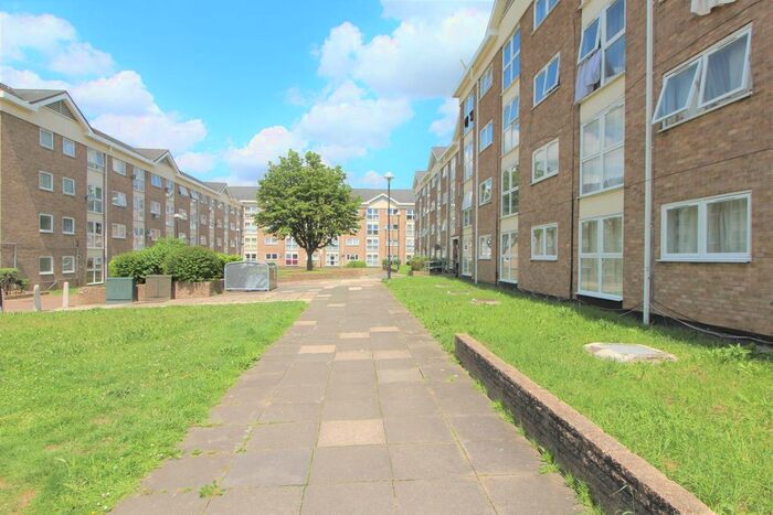 2 Bedroom Flat To Rent In Stocksfield Road, London, E17