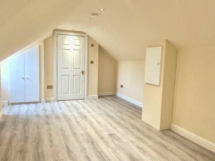 2 Bedroom Flat To Rent In Market Place, March, PE15