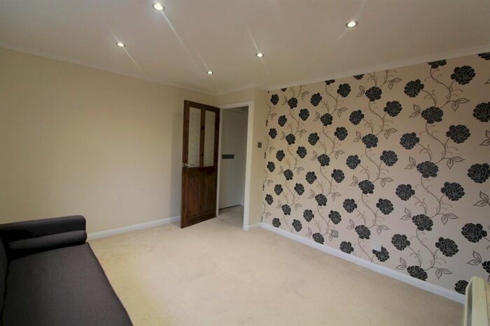 1 Bedroom Flat To Rent In Magpie Close, Enfield, EN1