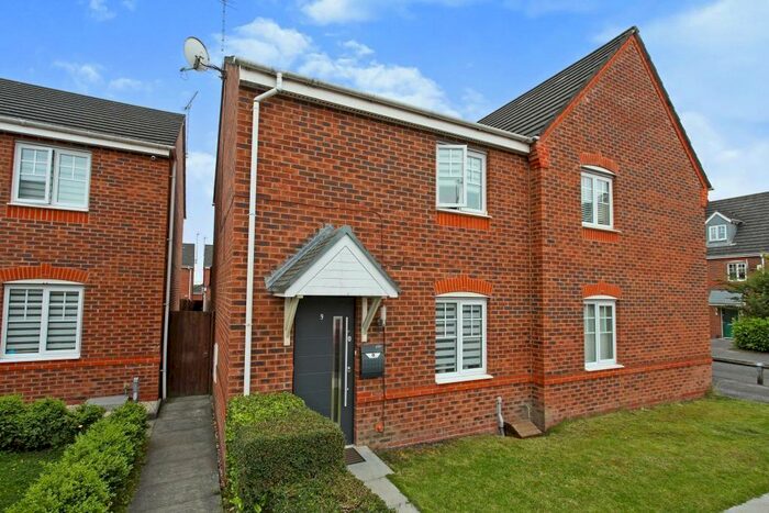 3 Bedroom Semi-Detached House To Rent In Bateman Close, CW1