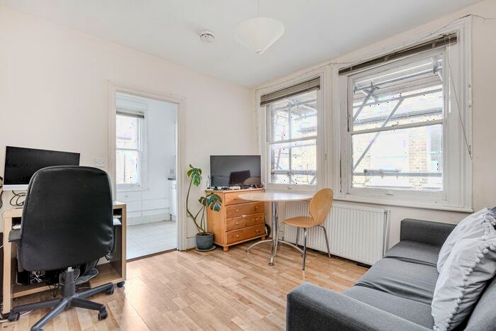 3 Bedroom Flat To Rent In Hackford Road, Vassall, SW9