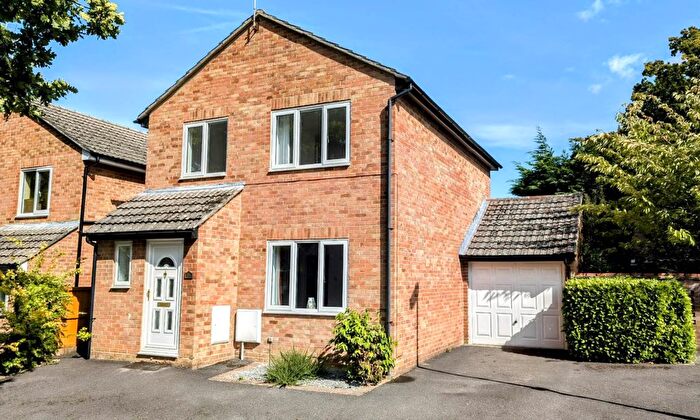 3 Bedroom Detached House For Sale In Hibiscus Grove, Bordon, Hampshire, GU35